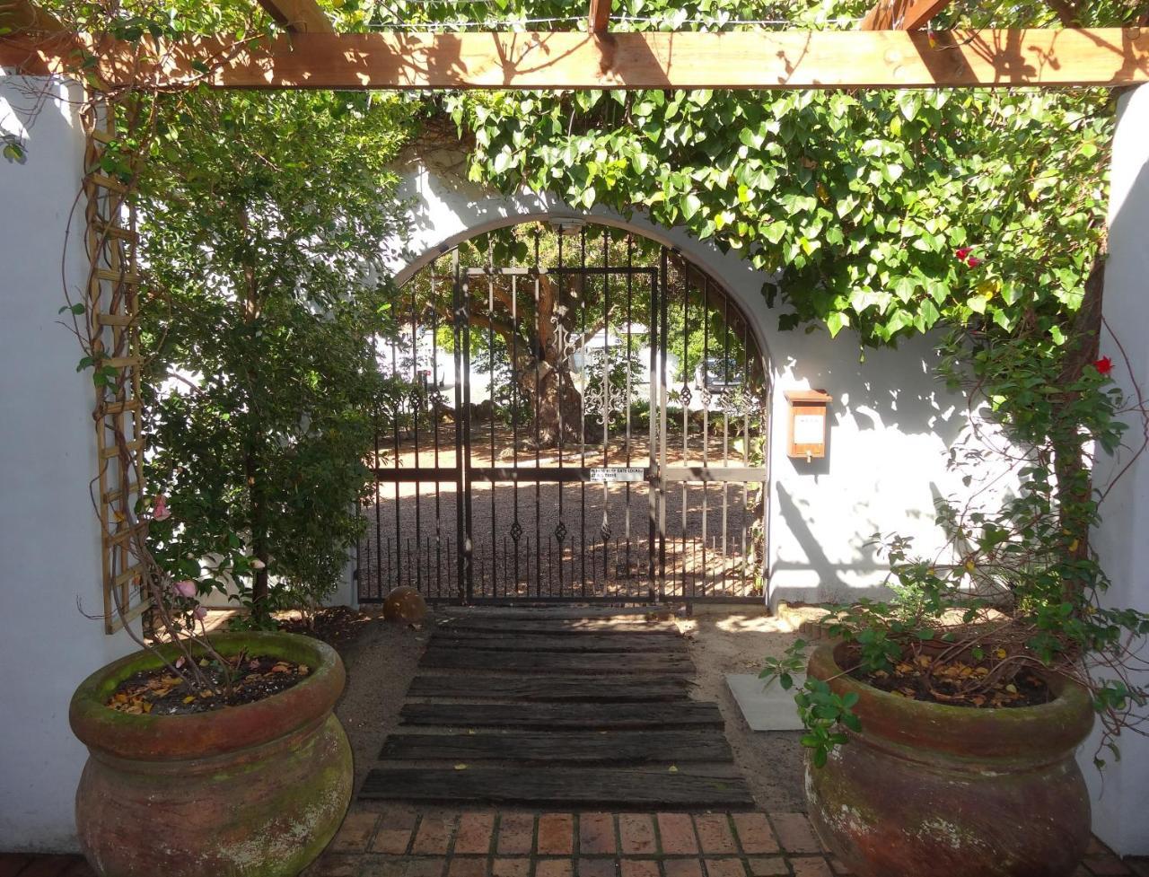 Be My Guest Lodge Bloubergstrand Exterior foto